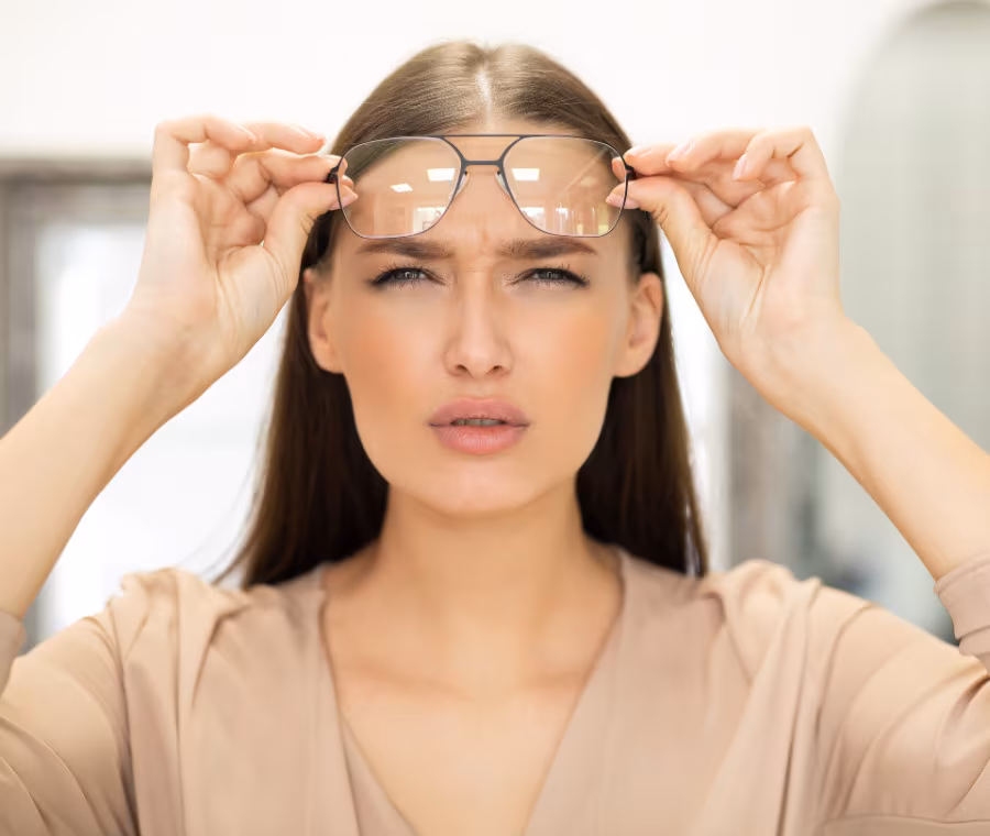 Tra fragilità oculare e diseguaglianze economiche: ecco cosa vuol dire essere miope