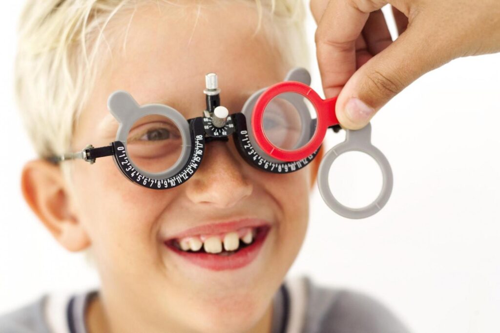 Cos’è la terapia con luce rossa e come funziona nella cura della miopia infantile