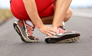 Prevenzione degli infortuni muscolari e articolari grazie ai consigli del podologo