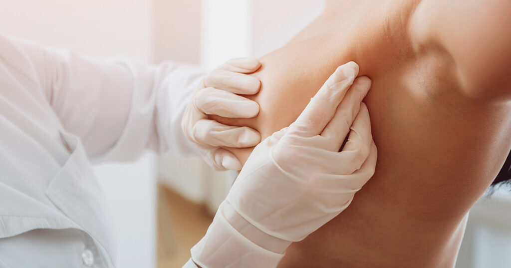 Visite specialistiche mirate e prevenzione per l'infinita battaglia contro il tumore al seno