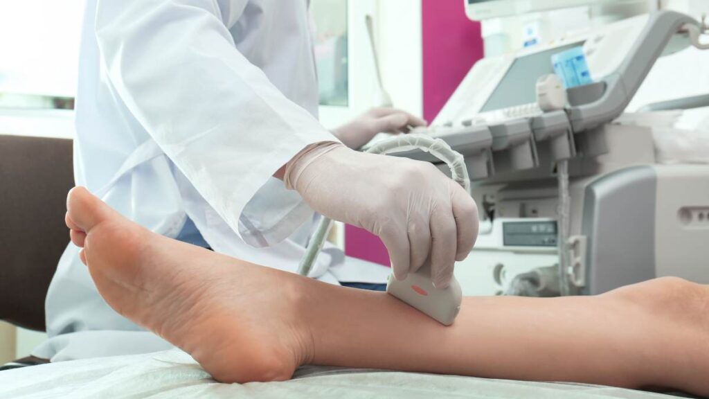 Visite specialistiche e diagnosi precoce per evitare complicazioni legate all'insufficienza venosa