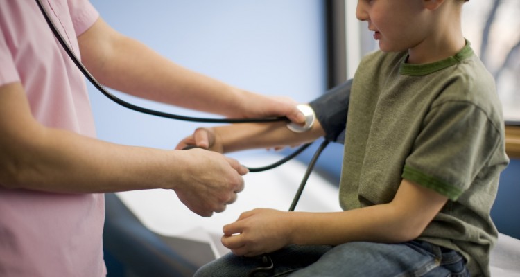 Visite specialistiche e diagnosi precoce nell'ipertensione infantile